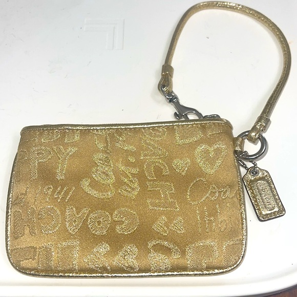 NWOT- COACH POPPY SIGNITURE WRISTLET - Picture 4 of 5